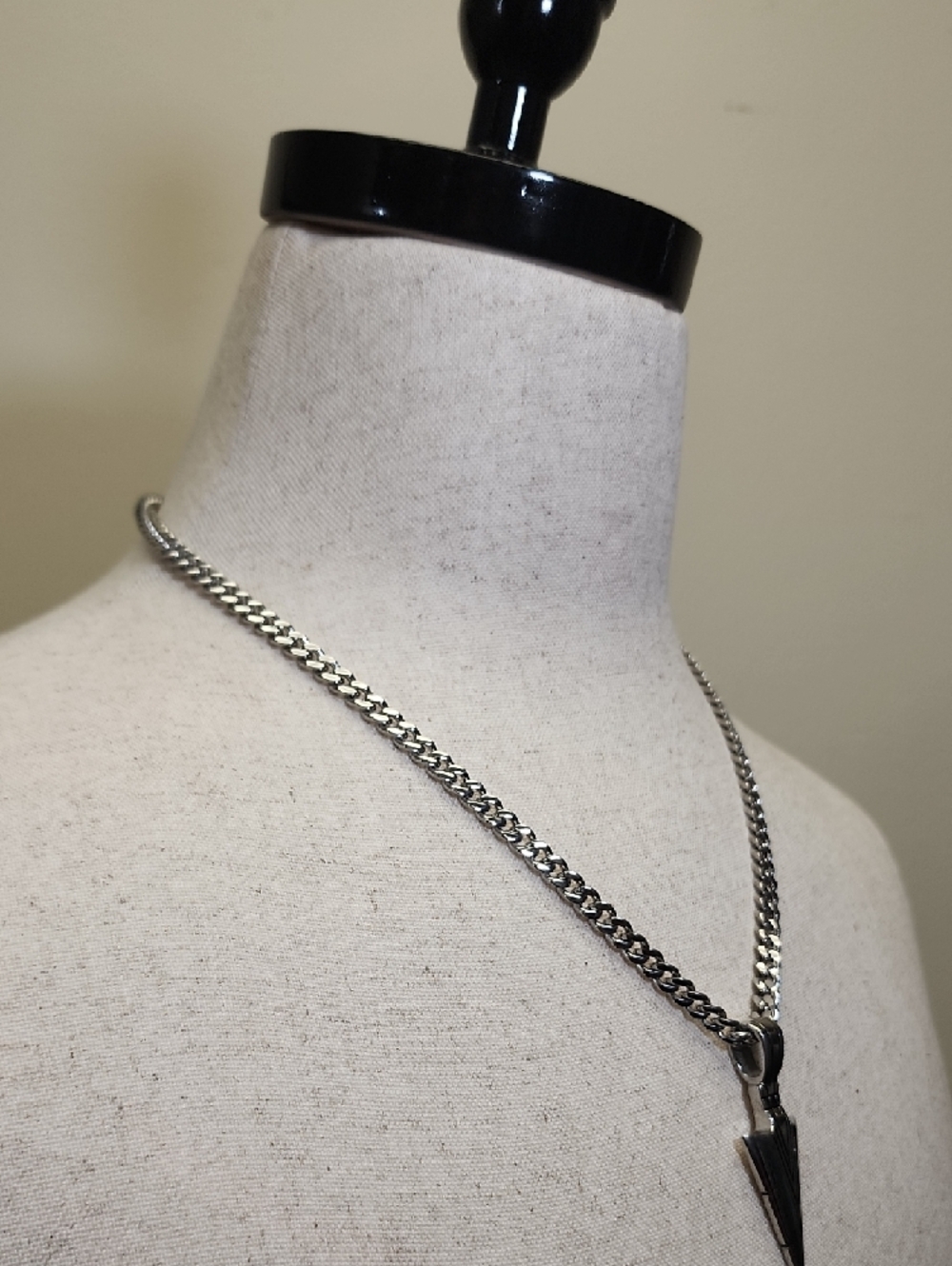 Stainless Steel Arrowhead Pendant Necklace Black Silver Chain - Picture 2 of 10